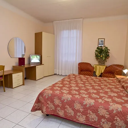 Hotel Roma 3*
